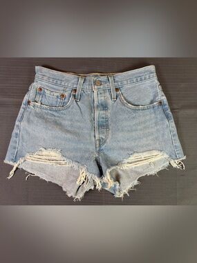 Levi’s 501 Original Distressed Cutoff Denim Shorts Women’s W26 Light Wash